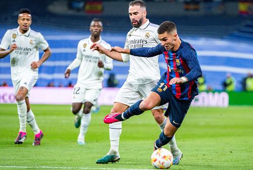 Dani Carvajal, într-un duel Real Madrid - Barcelona // foto: Imago Images