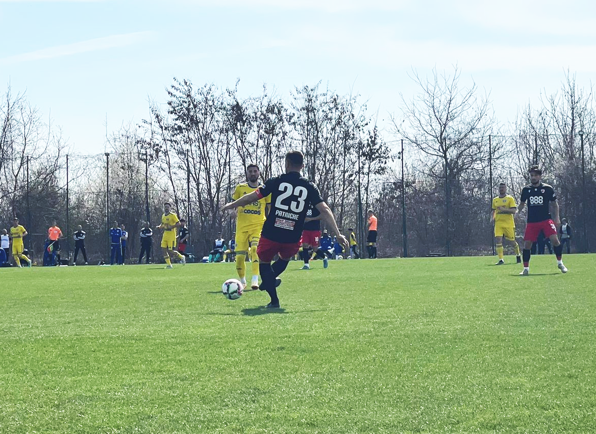 Dinamo - Petrolul, meci tare » Final încins, au intervenit stewarzii: „E amical sau ce e?!”
