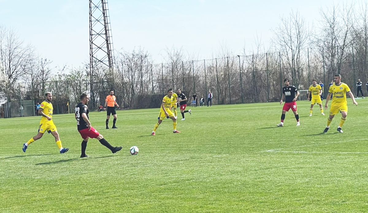 Dinamo - Petrolul, meci tare » Final încins, au intervenit stewarzii: „E amical sau ce e?!”