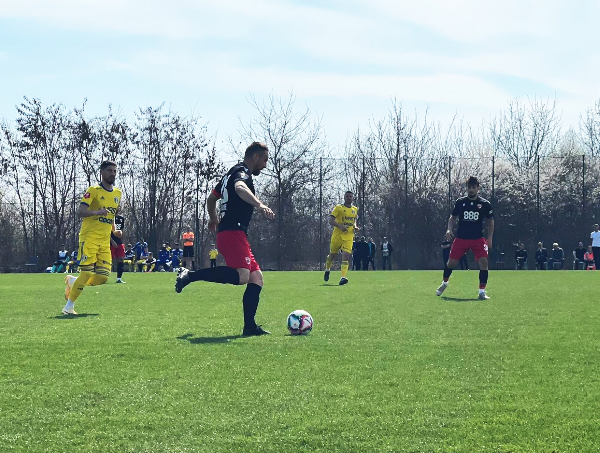 Dinamo - Petrolul, meci tare » Final încins, au intervenit stewarzii: „E amical sau ce e?!”