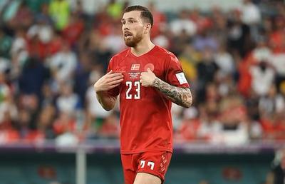 Colegul lui Radu Drăgușin de la Tottenham a bruscat arbitrul într-un meci amical » Cum s-a terminat faza