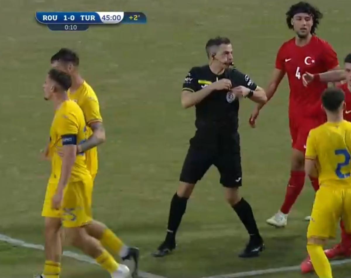 Scandal în România - Turcia » Un „tricolor” i-a băgat mâna în gât adversarului! De la ce a plecat totul