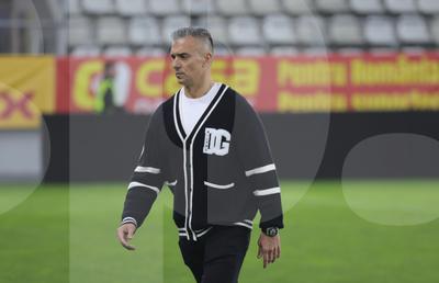 Cum s-a îmbrăcat Daniel Pancu pe „Arcul de Triumf” » Mai scump decât geaca lui Șumudică: și l-a dat jos după câteva minute