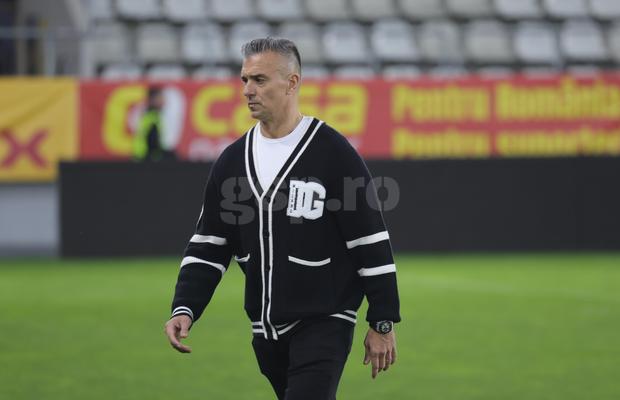 Cum s-a îmbrăcat Daniel Pancu pe „Arcul de Triumf” » Mai scump decât geaca lui Șumudică: și l-a dat jos după câteva minute