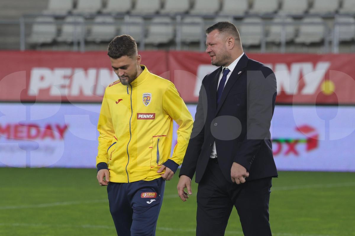 Cum s-a îmbrăcat Daniel Pancu pe „Arcul de Triumf” » Mai scump decât geaca lui Șumudică: și l-a dat jos după câteva minute