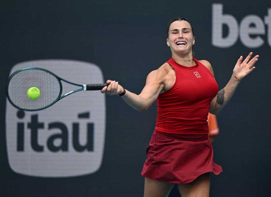 Aryna Sabalenka în acțiune FOTO Imago Images S-au stabilit sferturile de finală la Miami » Sabalenka, Swiatek și Zheng sunt cele trei jucătoare care au atins această fază și la Indian Wells + Emma Răducanu la cel mai bun rezultat al sezonului