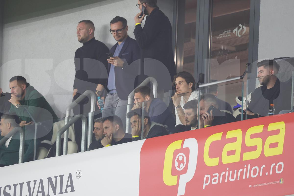 Îi mai recunoști? Ce foști fotbaliști de la Steaua, Dinamo și Rapid au fost în tribune la România U21 - Olanda U21
