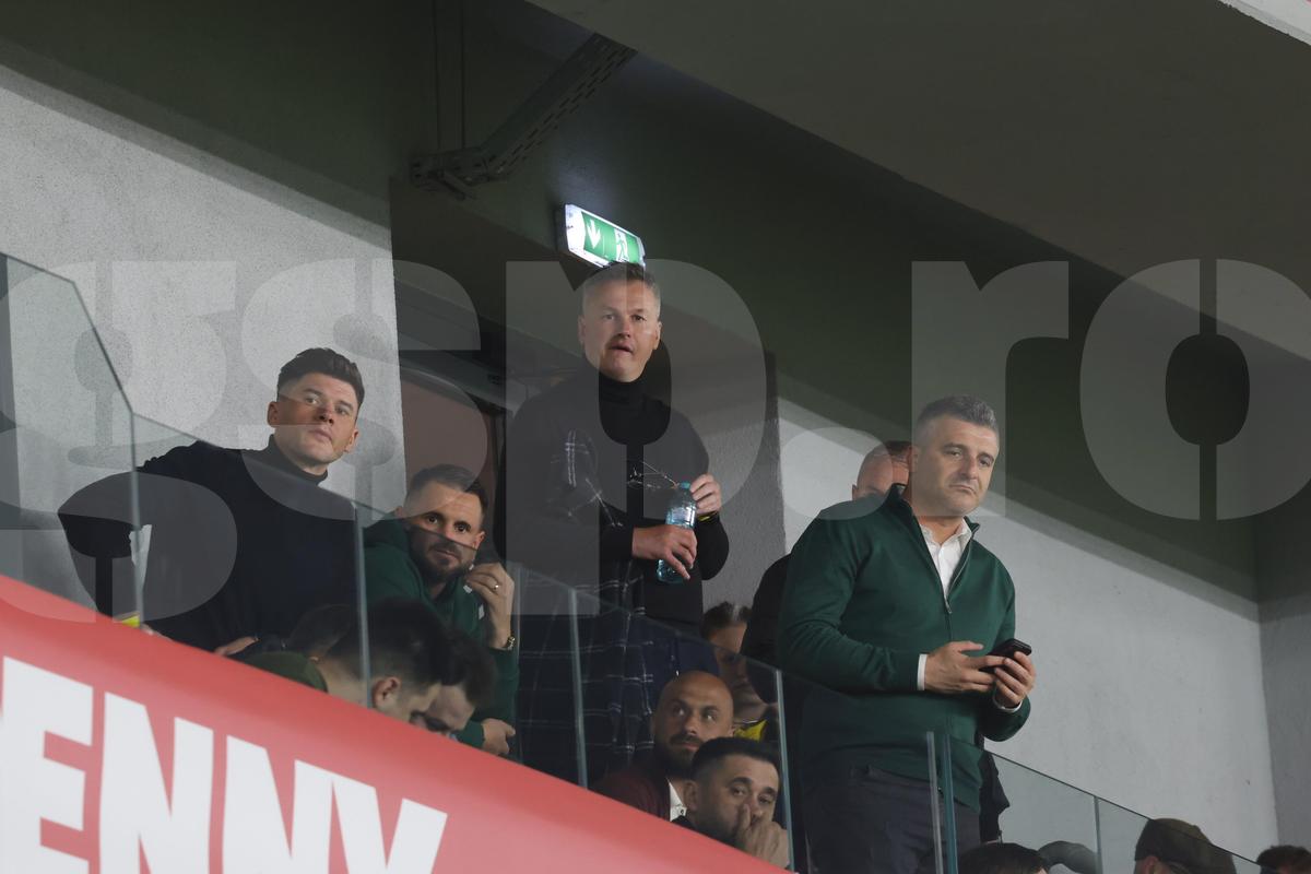Îi mai recunoști? Ce foști fotbaliști de la Steaua, Dinamo și Rapid au fost în tribune la România U21 - Olanda U21
