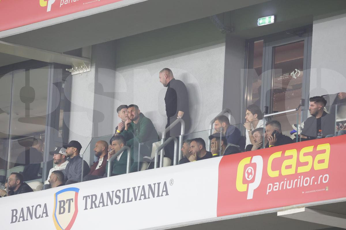 Îi mai recunoști? Ce foști fotbaliști de la Steaua, Dinamo și Rapid au fost în tribune la România U21 - Olanda U21