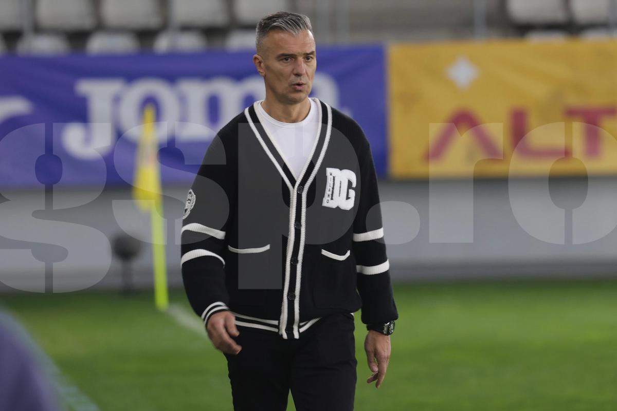 Cum s-a îmbrăcat Daniel Pancu pe „Arcul de Triumf” » Mai scump decât geaca lui Șumudică: și l-a dat jos după câteva minute