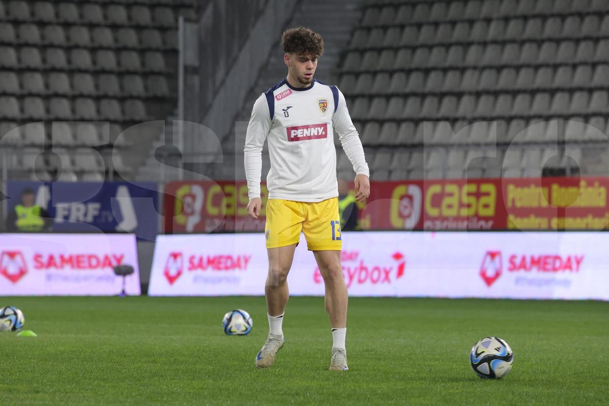 Cum s-a îmbrăcat Daniel Pancu pe „Arcul de Triumf” » Mai scump decât geaca lui Șumudică: și l-a dat jos după câteva minute