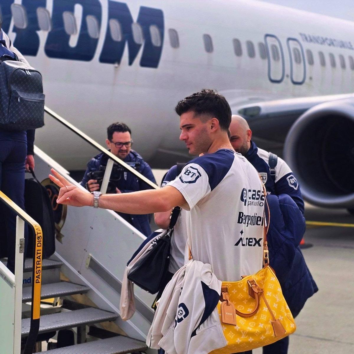 Ce conțin cutiile metalice urcate în avionul care a transportat „naționala” la Istanbul