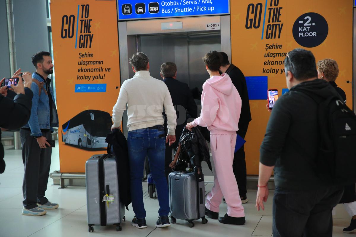 Sosirea Generației de Aur la aeroportul din Istanbul! Scenele surprinse de GSP