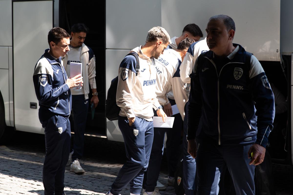 Sosirea echipei naţionale la hotelul din Istanbul