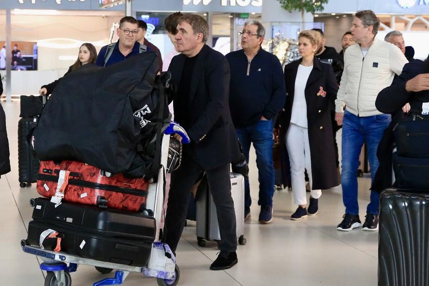 Gică Hagi, la munca “de jos” pe aeroportul din Istanbul. Foto: Ionut Iordache