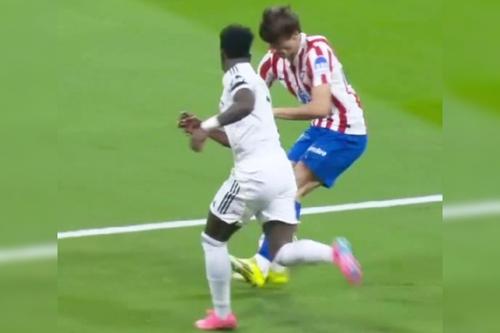 Una dintre fazele în care Atletico reclamă că jucătorii Realului ar fi trebuit sancționați