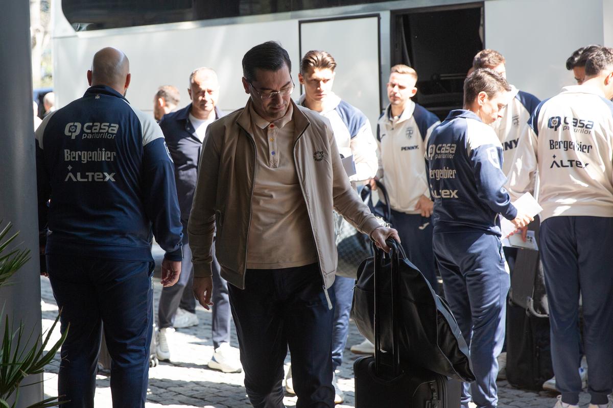 Tot ce s-a întâmplat la sosirea naționalei la Istanbul: detaliul remarcat la Mircea Lucescu și scenele petrecute la hotel » N-au lipsit Burleanu și Gino