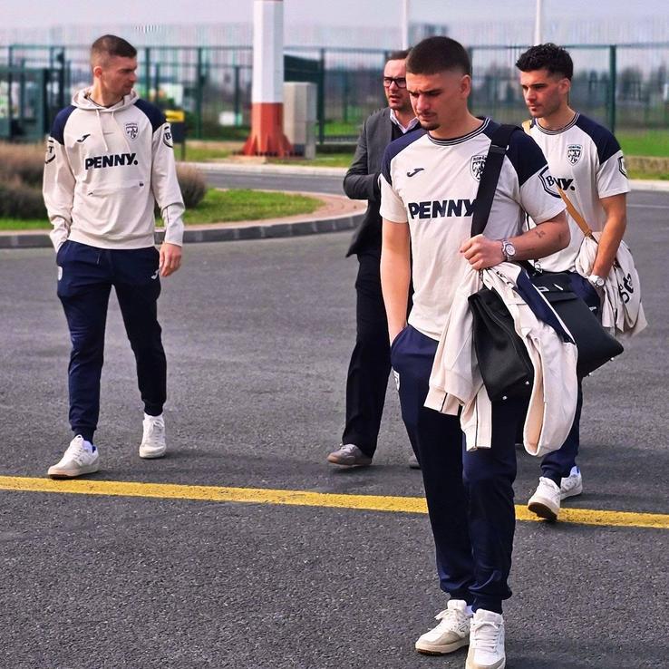 Echipa națională a plecat spre Istanbul / foto: Facebook Echipa națională de fotbal a României