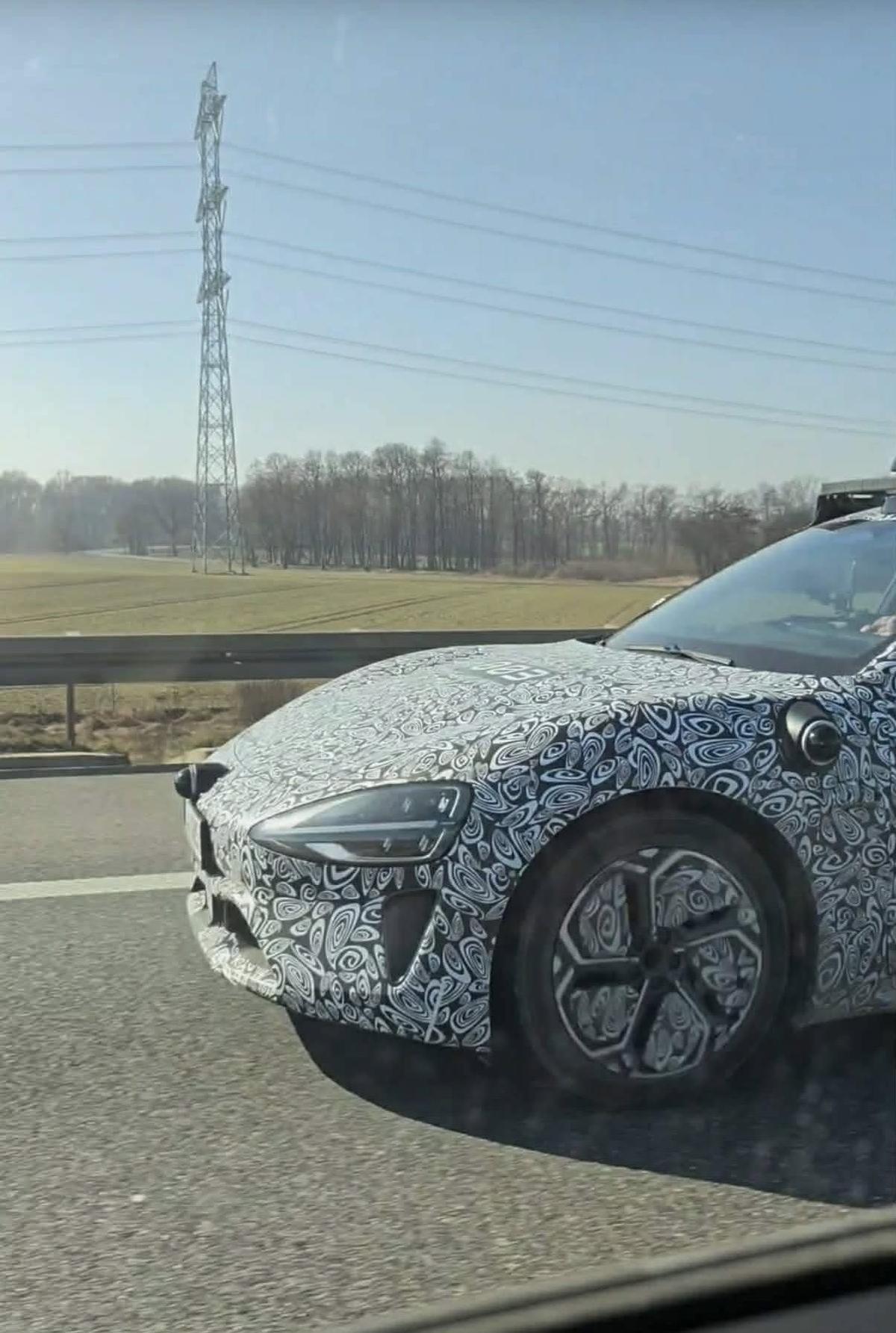 Rivalul chinezesc pentru Tesla, surprins pe străzile din Europa! Peste 100.000 de rezervări în doar două săptămâni de la lansare