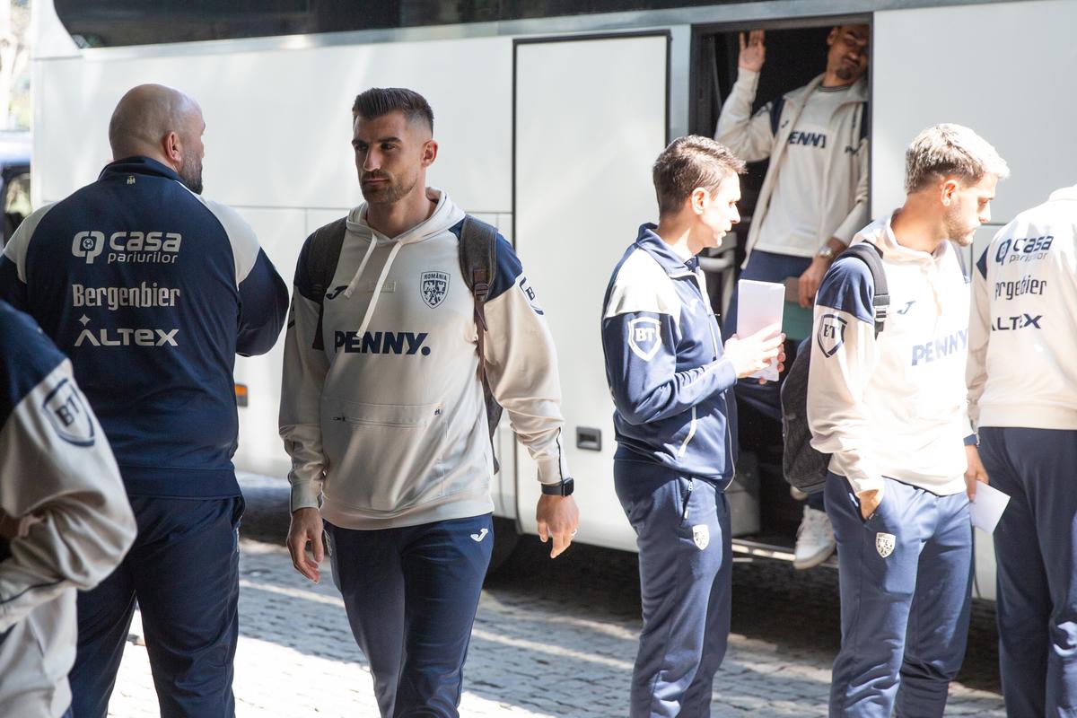 Tot ce s-a întâmplat la sosirea naționalei la Istanbul: detaliul remarcat la Mircea Lucescu și scenele petrecute la hotel » N-au lipsit Burleanu și Gino