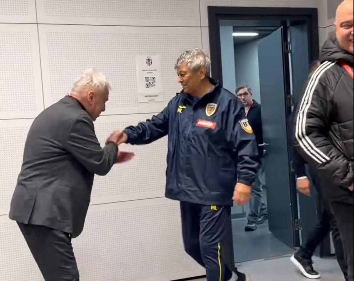 Un jurnalist turc i-a pupat mâna lui Mircea Lucescu la Istanbul
