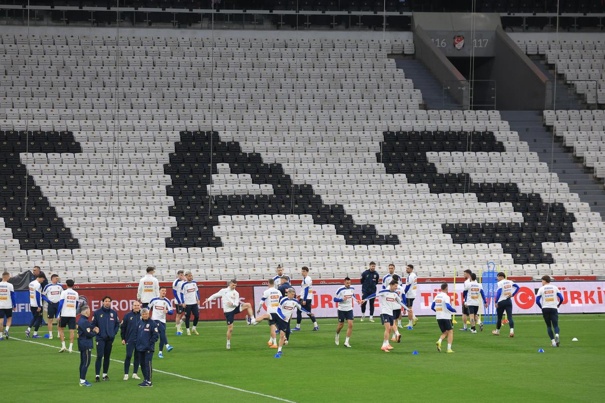 Costel Pantilimon și cei doi „tricolori” care pot aduce tăcerea la Istanbul