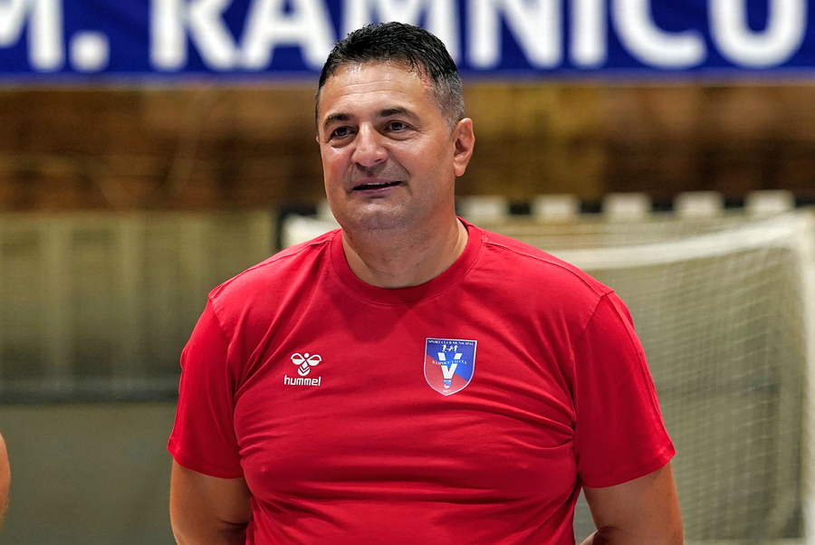 Florentin Pera, antrenorul lui SCM Râmnicu Vâlcea SCM Râmnicu Vâlcea, marele obstacol în drumul Gloriei Bistrița spre titlul național! Florentin Pera: „Nu am nicio revanșă de luat”