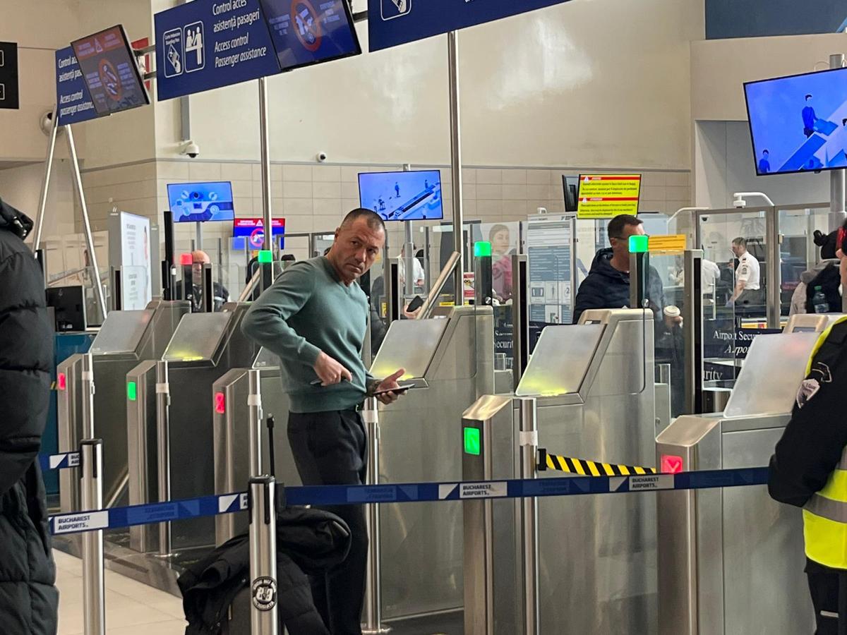 Liderii Generației de Aur au plecat în Turcia » Hagi, pe aeroport: „Mergem să câștigăm. Cineva o să plângă”