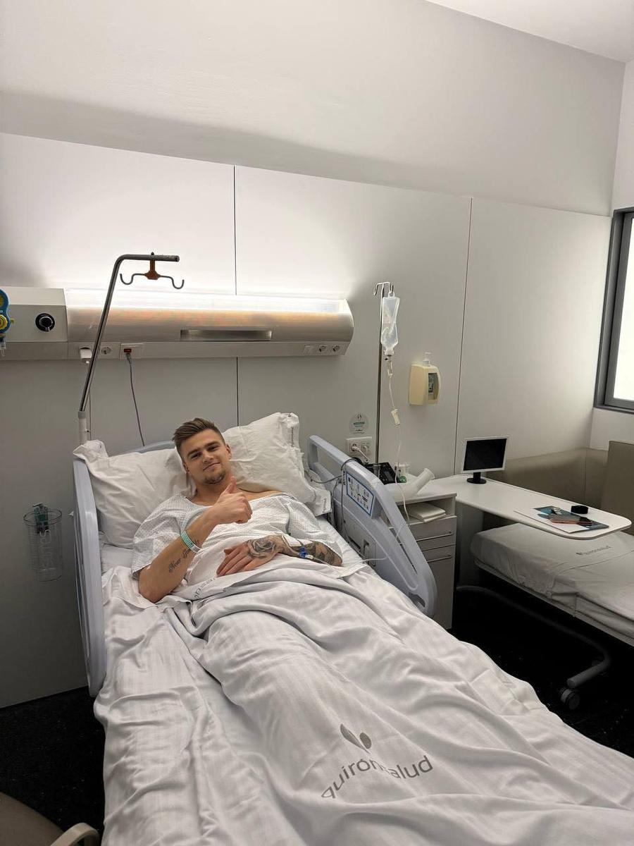 Pavlo Isenko, operat cu succes în Barcelona / foto: Facebook Universitatea Craiova Pavlo Isenko a fost operat la Barcelona » Cât va sta departe de teren