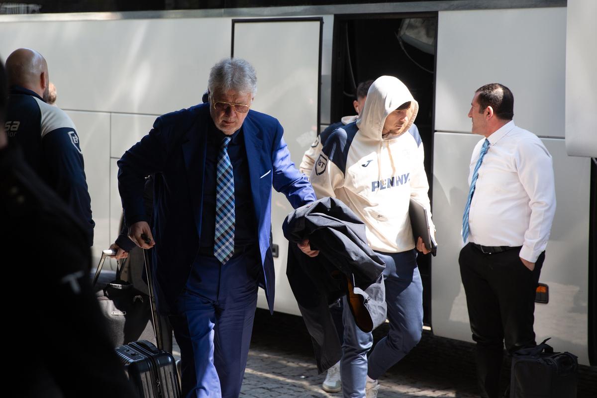 Sosirea echipei naţionale la hotelul din Istanbul