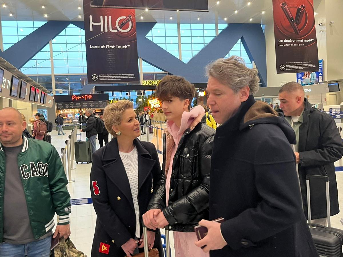 Liderii Generației de Aur au plecat în Turcia » Hagi, pe aeroport: „Mergem să câștigăm. Cineva o să plângă”