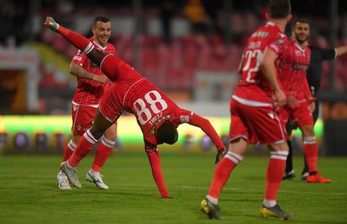 Zenke (nr. 88) a jucat 22 de meciuri în sezonul trecut din Liga 1 și a marcat un gol