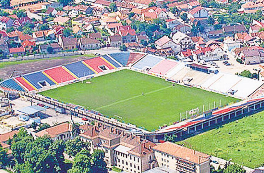 Stadionul „Iuliu Bodola” din Oradea EXCLUSIV Iuliu Bodola, al treilea golgeter al României după Hagi și Mutu, ar fi colaborat cu naziștii unguri: „A dat sportivi pe mâna Gestapoului” + stadionul din Oradea îi poartă numele