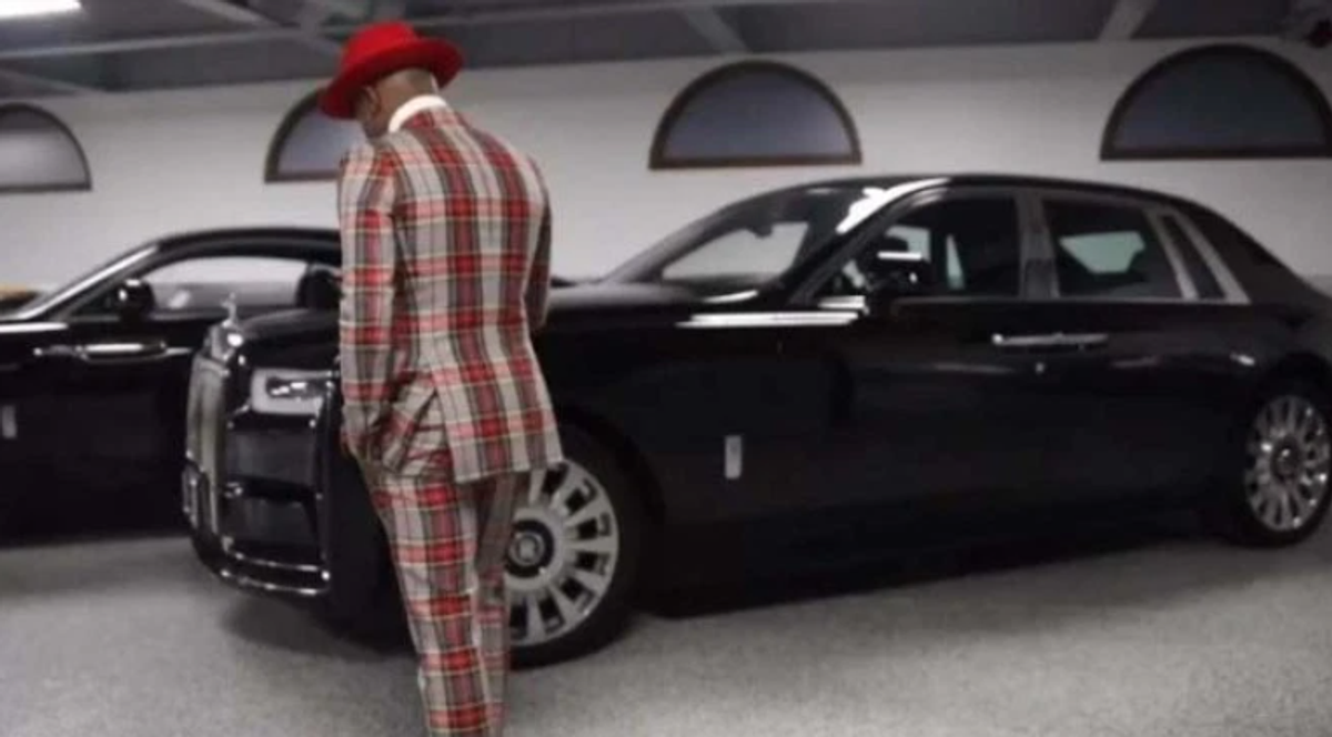 „Alba-neagra” lui Mayweather. Mașinile de lux de 25 de milioane din Las Vegas și Los Angeles