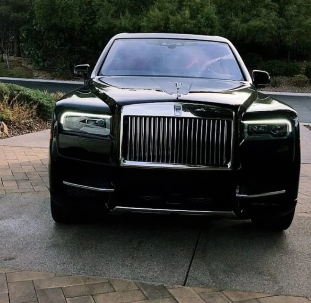 „Alba-neagra” lui Floyd Mayweather: mașinile de lux de 25 de milioane din Las Vegas și Los Angeles