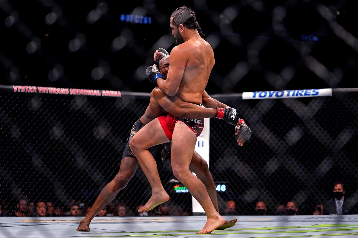 Kamaru Usman, rege în UFC! KO violent în lupta cu Jorge Masvidal