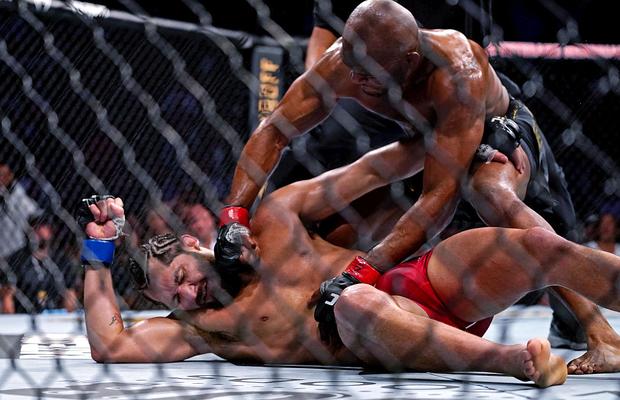 Kamaru Usman, rege în UFC! KO violent în lupta cu Jorge Masvidal