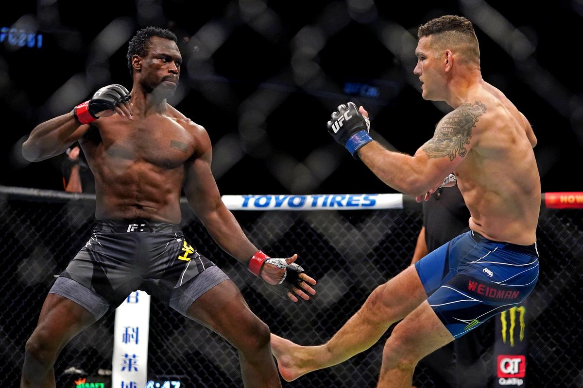 Chris Weidman, accidentare horror în gala UFC 261 » Atenție, imagini cu puternic impact emoțional!