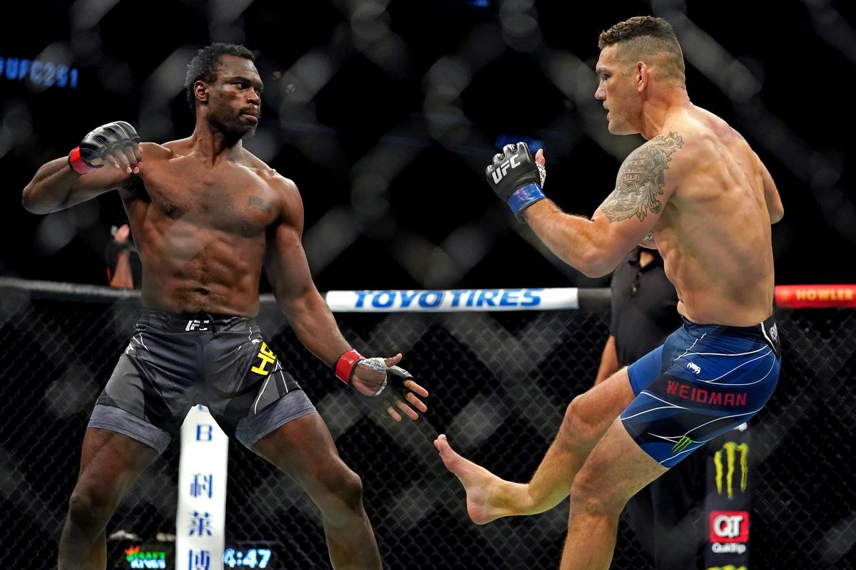 Chris Weidman, accidentare horror în gala UFC 261 » Atenție, imagini cu puternic impact emoțional!