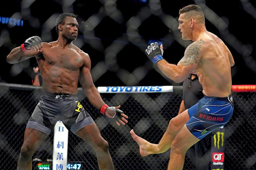 Chris Weidman, accidentare horror în gala UFC 261 // FOTO: Reuters