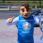 Trofeul Euro la București. Foto: Raed Krishan
