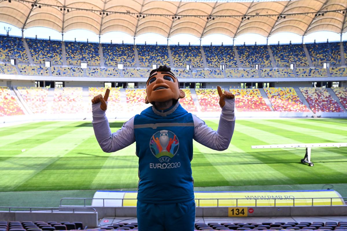 Trofeul EURO, plimbat azi prin București! Cupa a fost dărâmată la Arena Națională