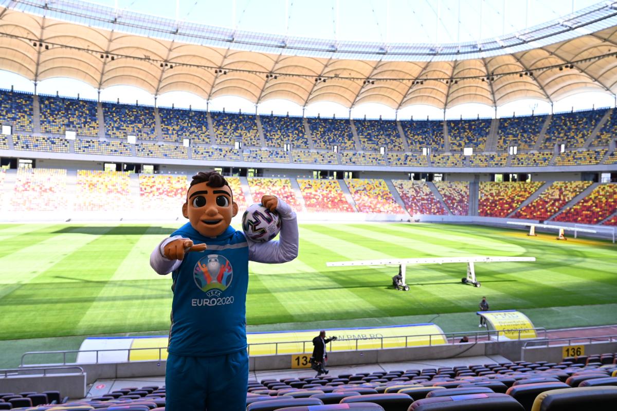 Trofeul EURO, plimbat azi prin București! Cupa a fost dărâmată la Arena Națională