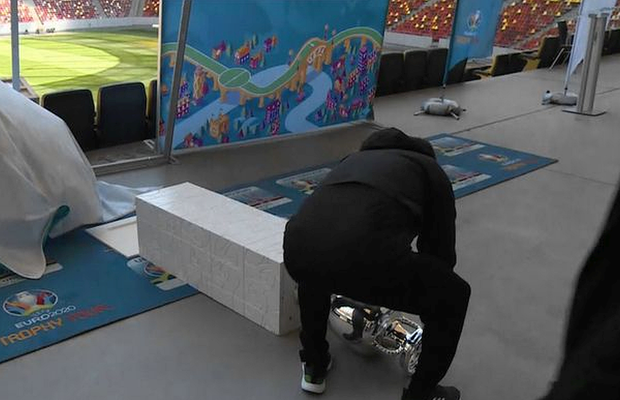 Trofeul EURO, plimbat azi prin București! Cupa a fost dărâmată la Arena Națională