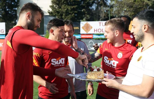 Olimpiu Moruțan, sărbătorit de Galatasaray » Cum este alintat mijlocașul român de către colegi