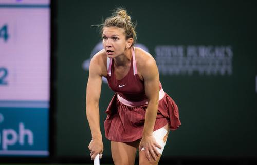 Simona Halep (30 de ani) a coborât o poziție în clasamentul WTA, până pe locul 21. Emma Răducanu (19 ani) ocupă cel mai bun loc din carieră, 11.