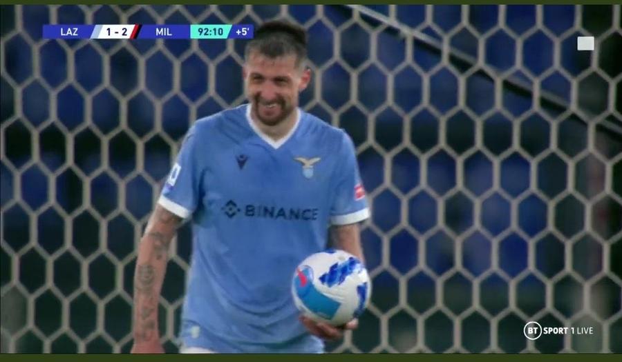 Francesco Acerbi, după golul marcat de Tonali Scandal imens după Lazio - Milan » Acuzat că s-a bucurat la golul adversarilor: „Om fără onoare, pleacă din Roma!”