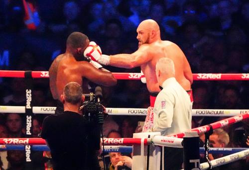 Tyson Fury (33 de ani) l-a învins pe Dillian Whyte (34) prin KO tehnic și își păstrează titlul de campion mondial la categoria grea, versiunea WBC. Modul în care cei trei arbitri punctaseră lupta până în acel moment a stârnit controverse.