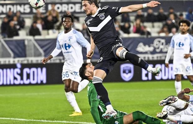 Alexi Pitu, uriașă ocazie! La câțiva centimetri de primul gol pentru Bordeaux » Duel al românilor cu Boloni pentru promovare