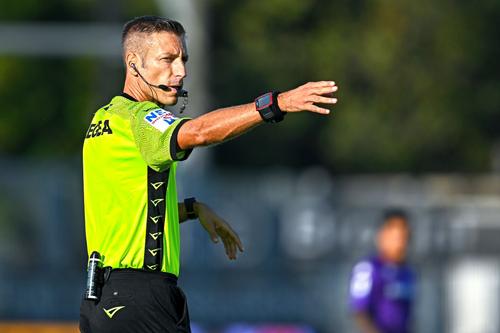 Davide Massa, arbitrul derby-ului Olympiakos - AEK Atena, a fost lovit de un suporter (foto: Guliver/Getty Images)